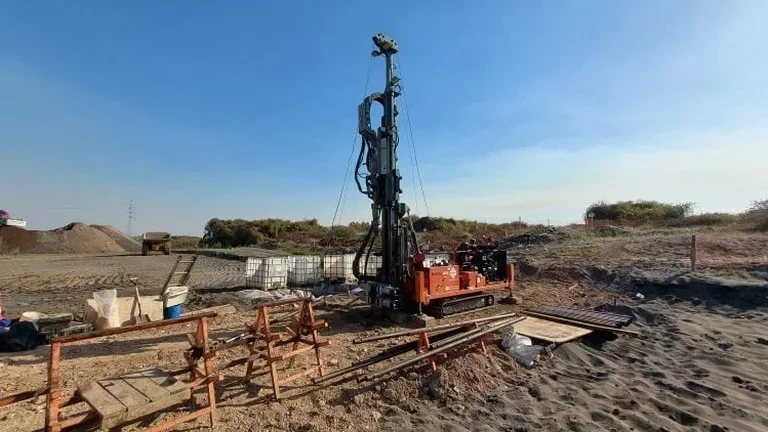Calicata exploratoria en Alto Hospicio: inspección directa del terreno en la meseta del Tamarugal