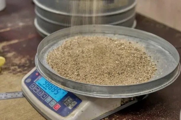 Análisis Granulométrico en Alto Hospicio: Ensayos de Tamizado e Hidrómetro según Normativa Chilena